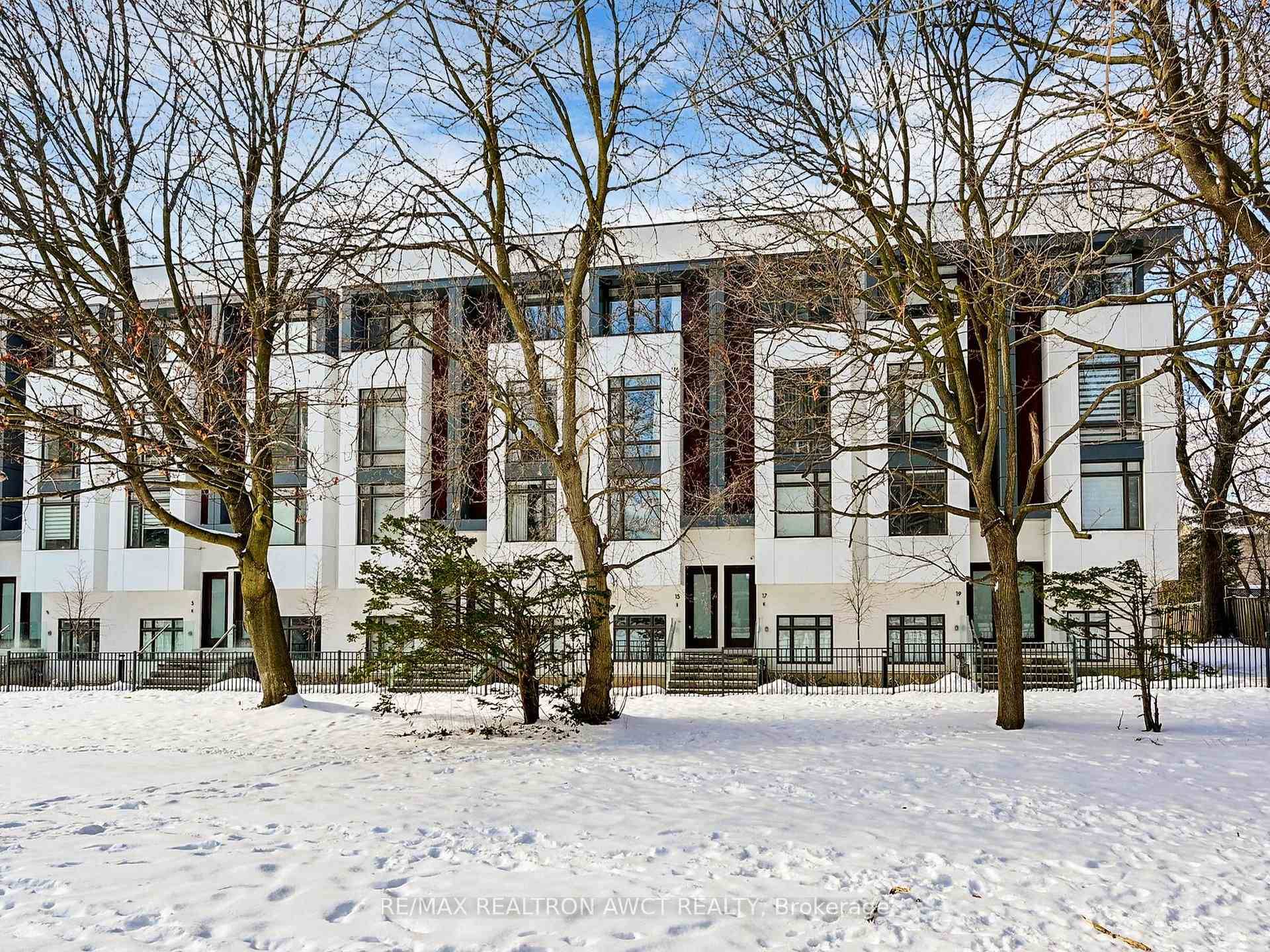 Fantastic ! Elevate your lifestyle with this exquisitely designed three story freehold townhome, featuring a sophisticated rooftop terrace.