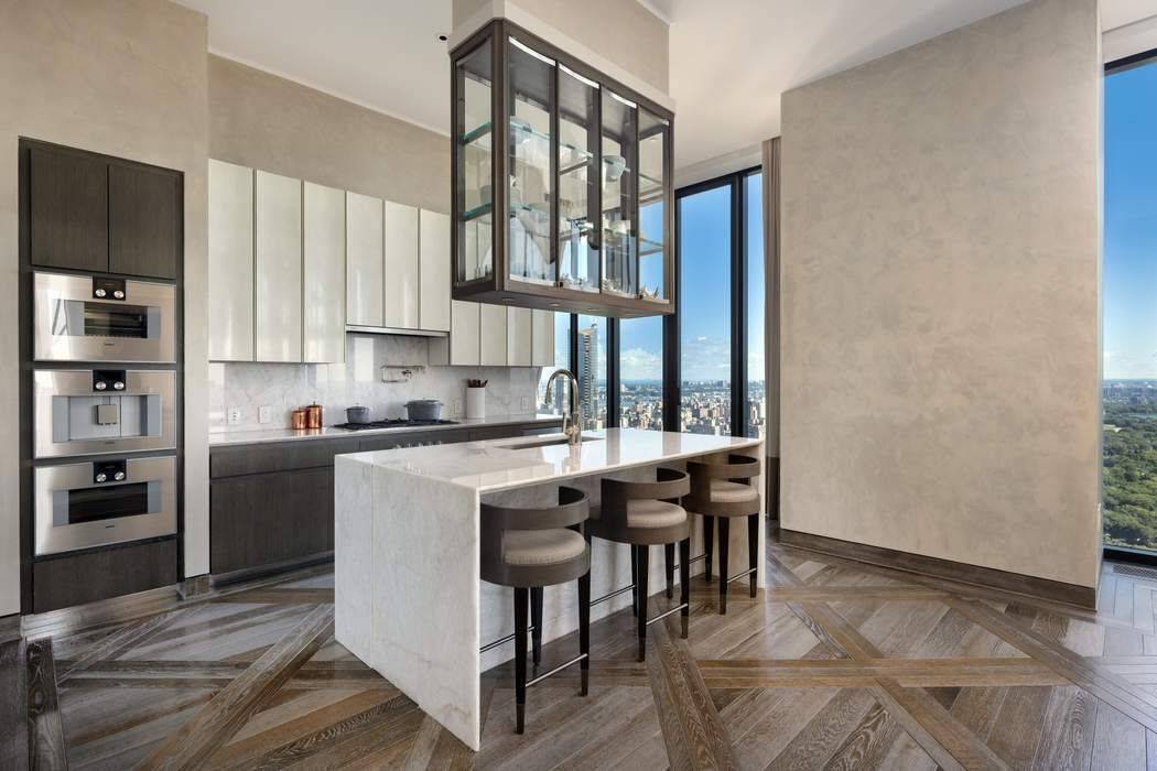 IMMEDIATE OCCUPANCY Designed by the award winning Studio Sofield, recognized for their impeccable craftsmanship and attention to detail, this 4, 492 sqft residence offers an elevated level of Luxury Living ...