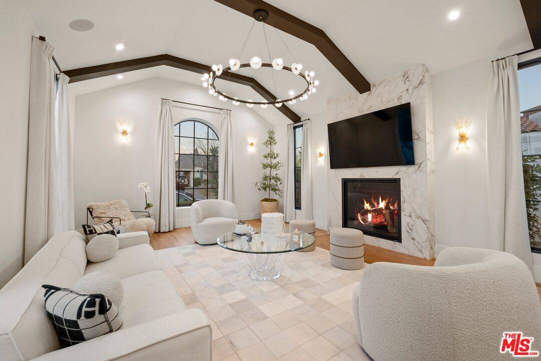 521  N Formosa Ave 4BR Hancock Park La