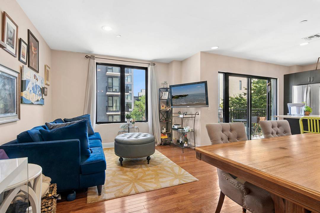 Welcome to 185 York Street, a serene and stylish 2 bedroom, 2 bath condo located in the heart of Dumbo and Vinegar Hill.