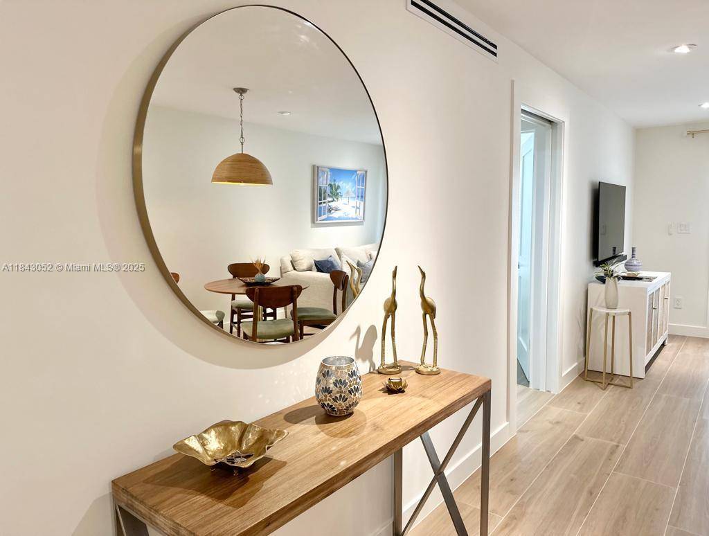 Old Naples, exceptional 2 2 apt nestled in the heart of Olde Naples.