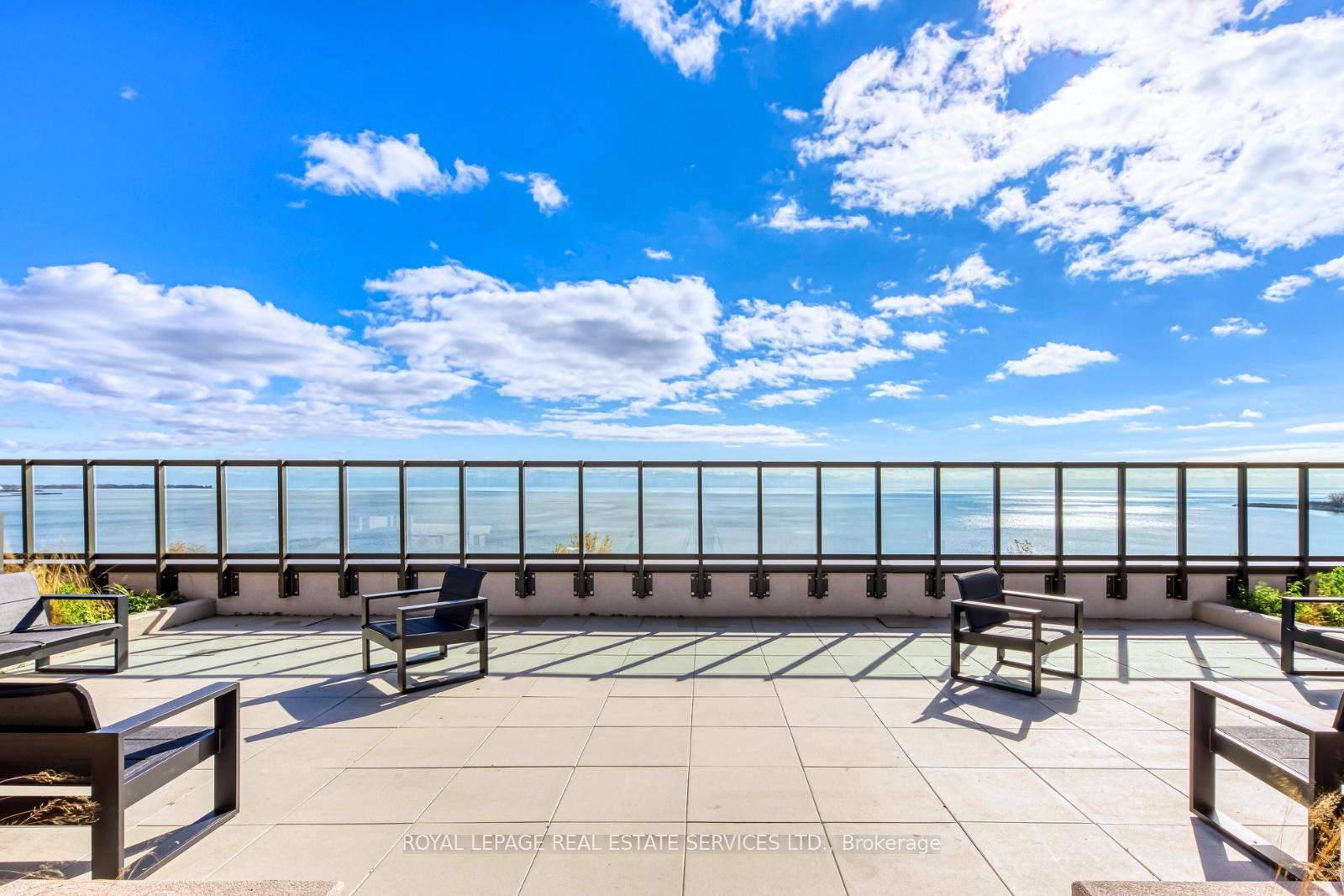 Stunning 2 Bedroom Suite with Lake and Park Views.