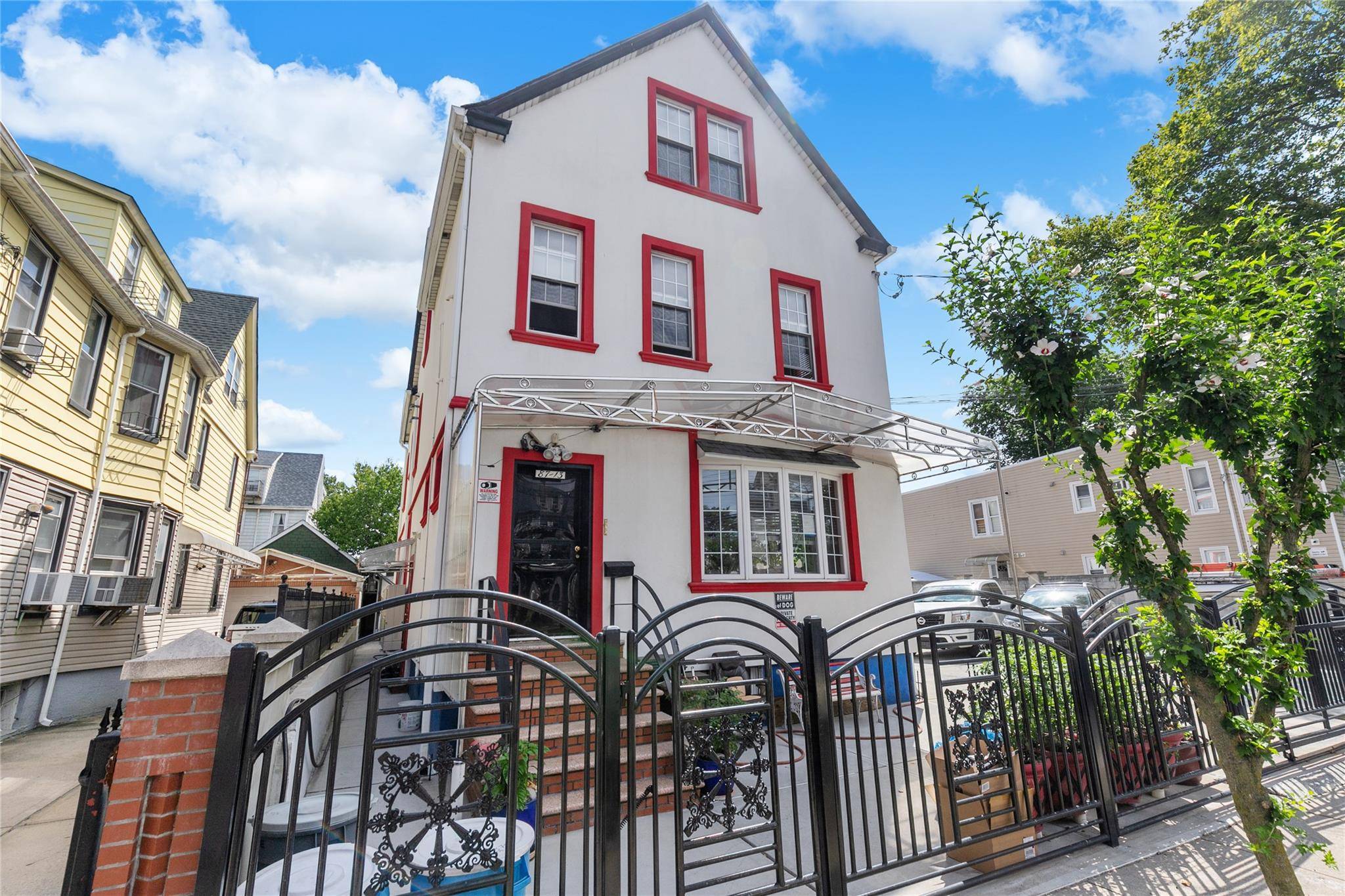 This well maintained spacious unit features a generous layout, large windows, hardwood floors, and great natural light.