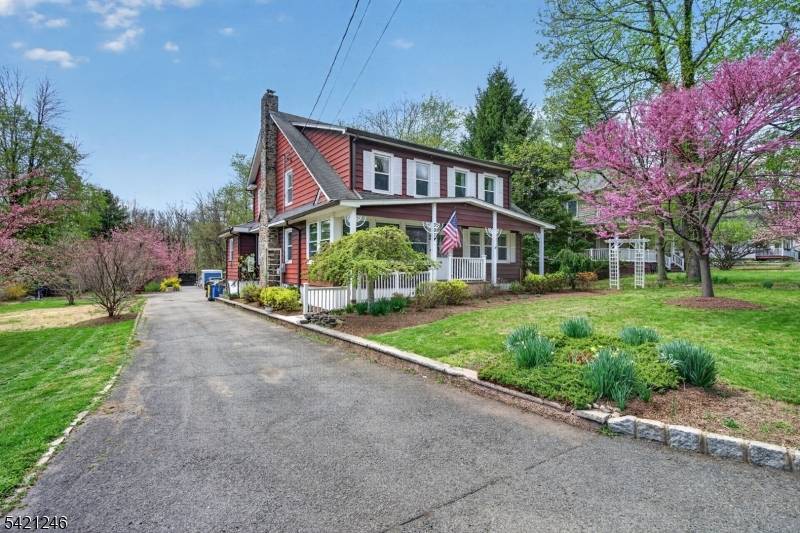 Welcome to 307 Stirling Road in Watchung.