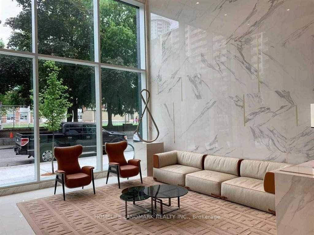 Modern 2 Bedroom Condo in Prime Downtown Toronto Enjoy sweeping south facing views from your private 98 sq ft balcony that spans the entire length of the unit.