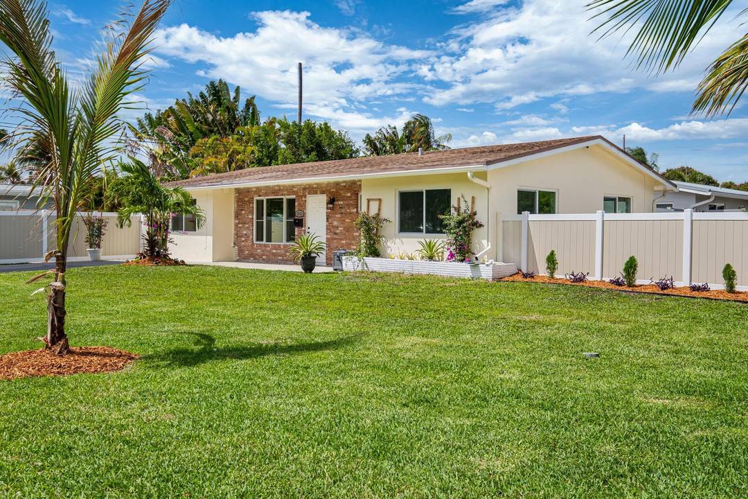 Absolutely gorgeous fully renovated single family home on an oversized corner lot in a prime location east of Federal Hwy.