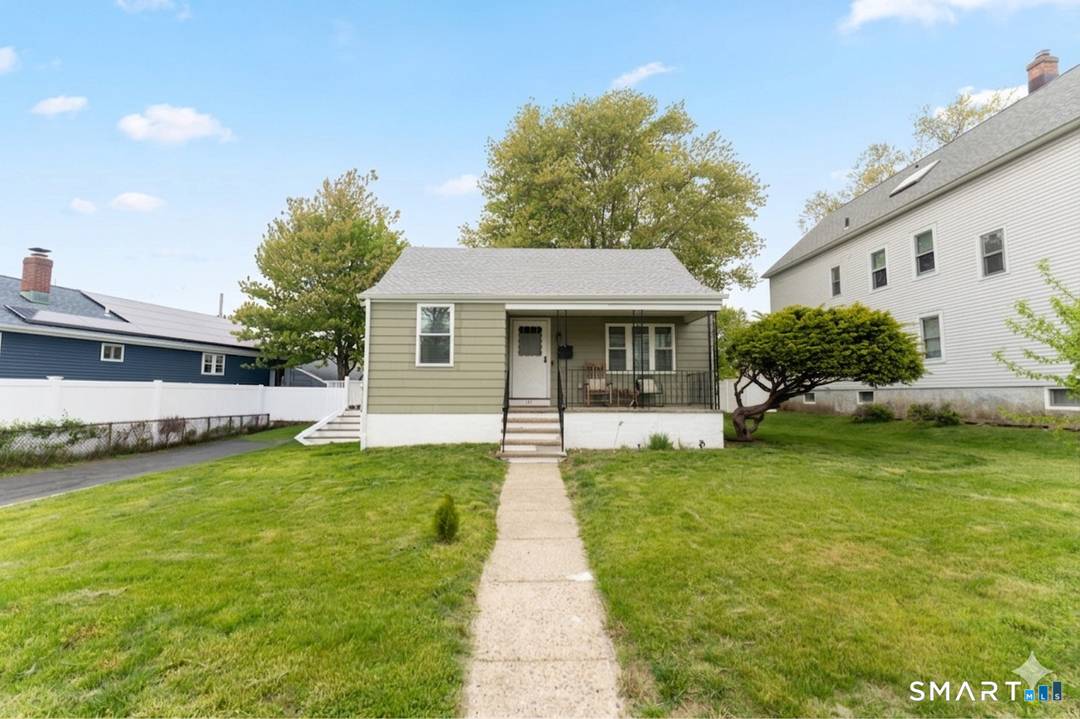 Move in ready single family home in Stratford !