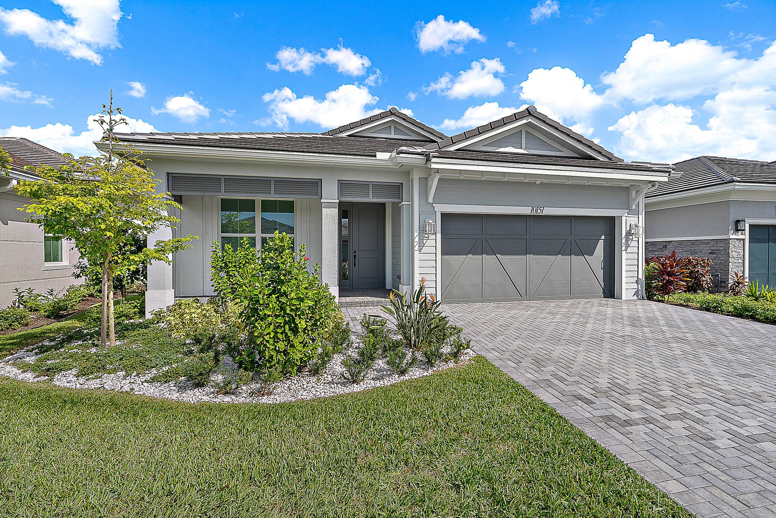 This beautifully designed Samantha Coastal has never been lived in and is just steps from the Pearl Clubhouse, Regency's premier amenity center.