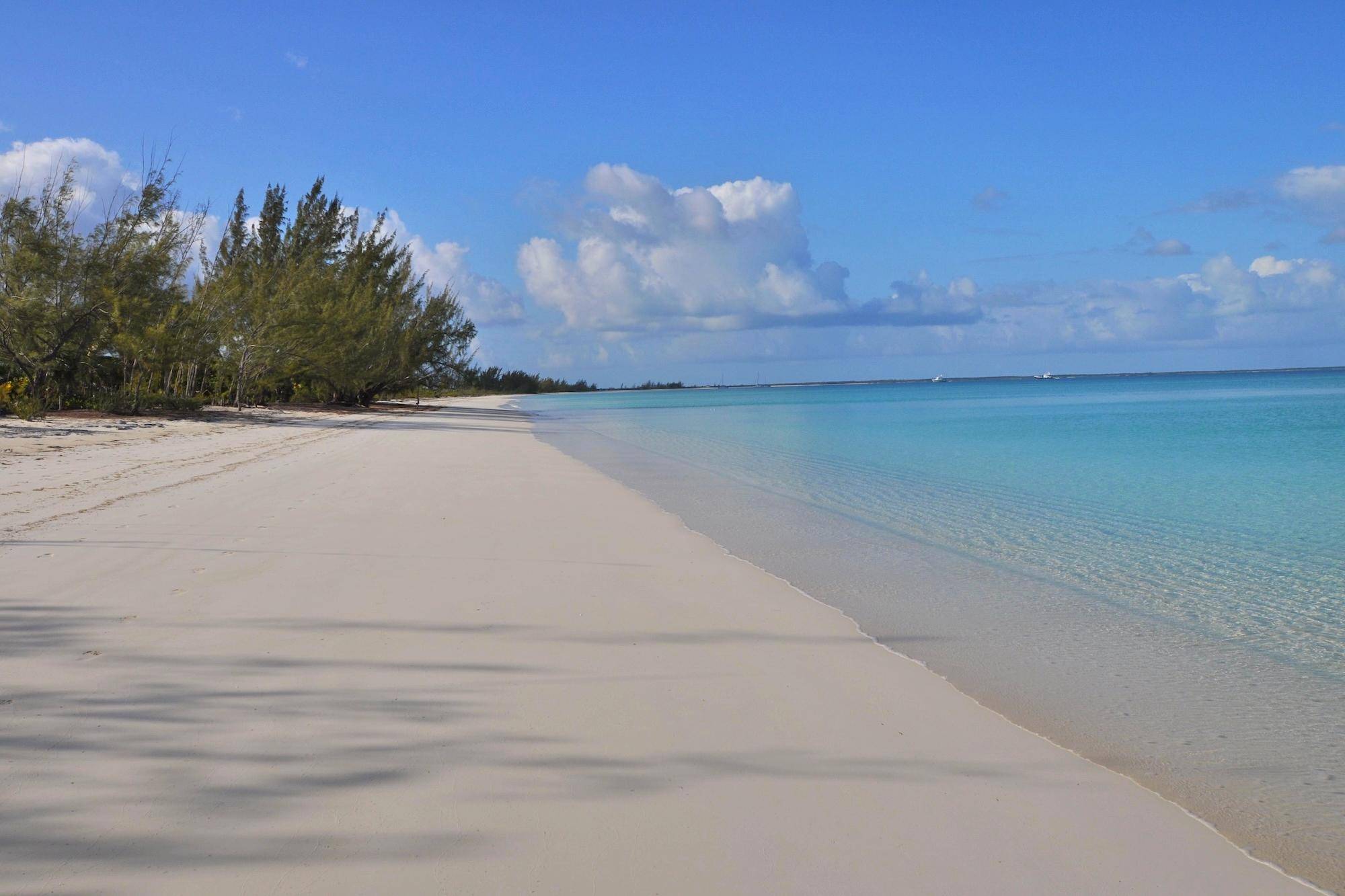 BEACHFRONT LOT Land Cat-Island