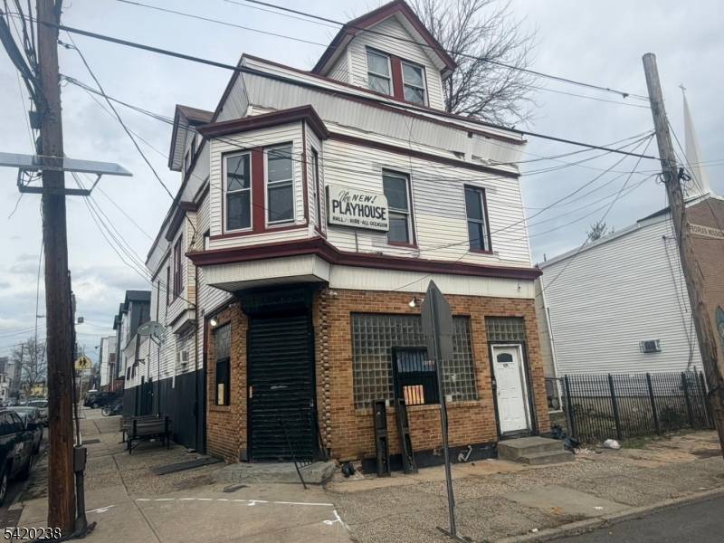 Prime mixed use investment opportunity in Newark !
