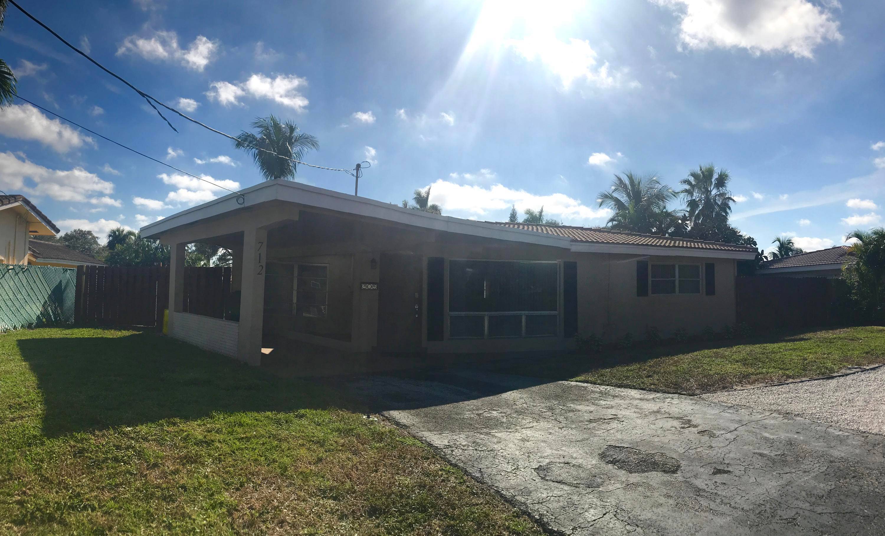 Great Location ! Canal to Ocean with Dock access for 20' Boat !