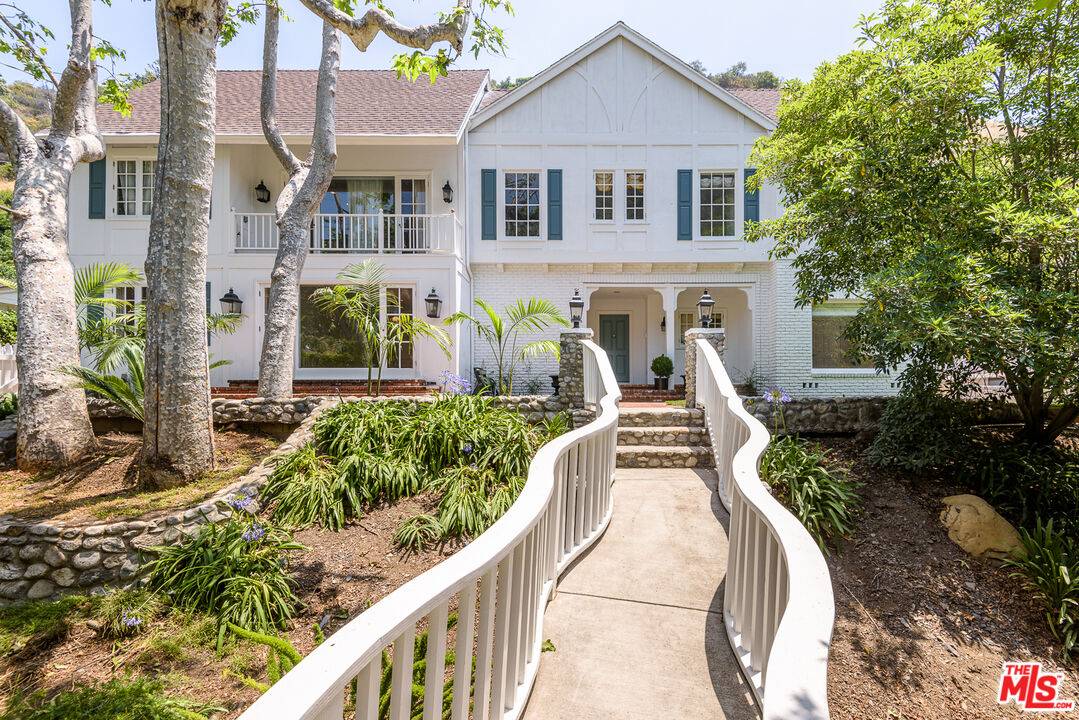 2628 MANDEVILLE CANYON RD 5BR Brentwood La