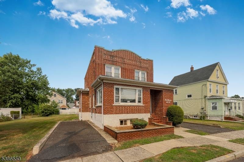 BOM due to buyer non performance ; This move in ready 3 bedroom 2 full bath brick beauty Colonial sits on almost 1 4 acre !