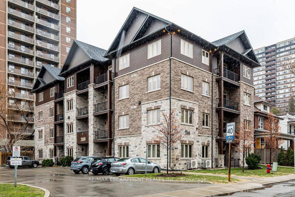 Welcome to Suite 102 at 208 Bold Street, ideally situated in the vibrant and highly desirable Durand neighborhood.
