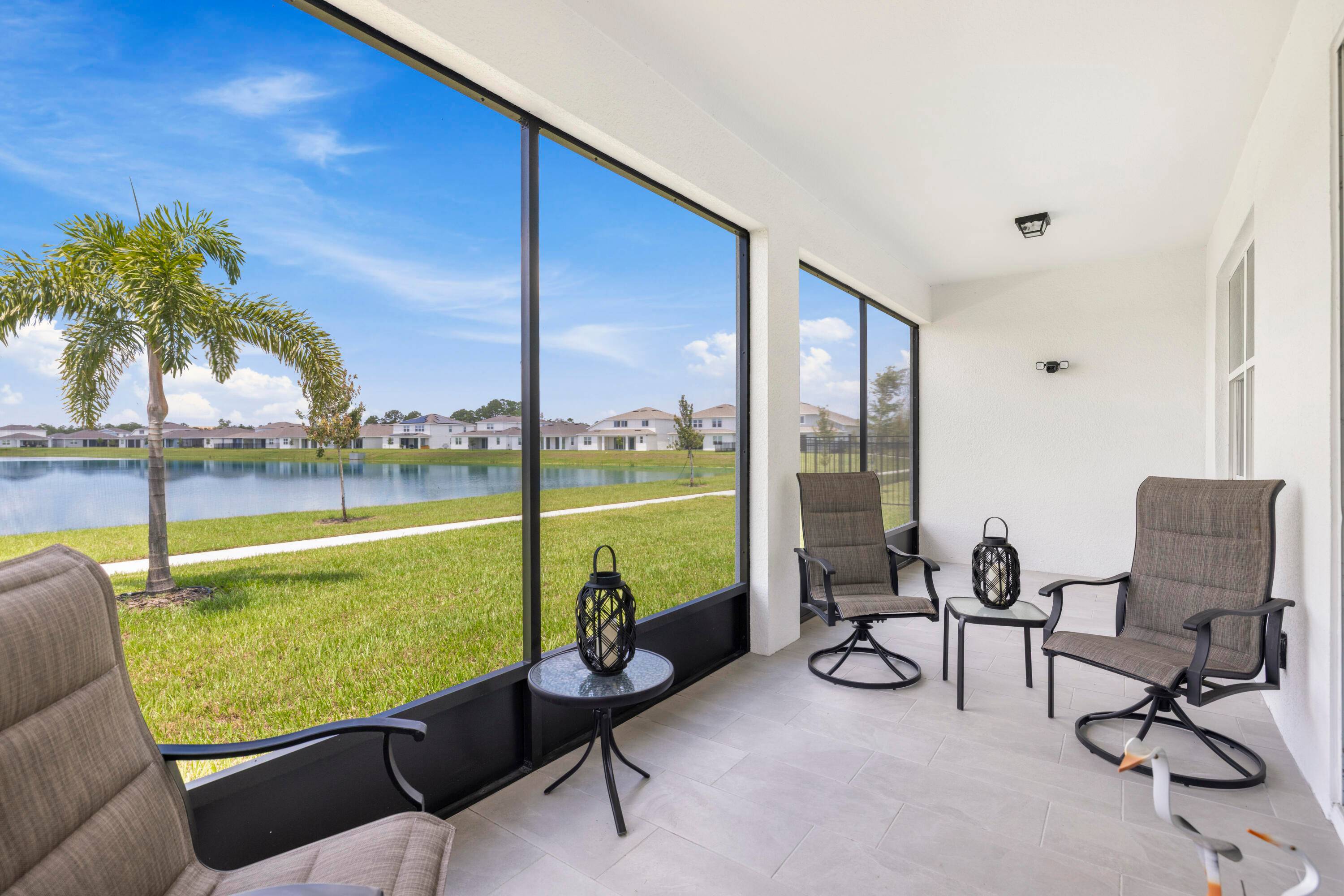 Stunning Lakefront Residence !