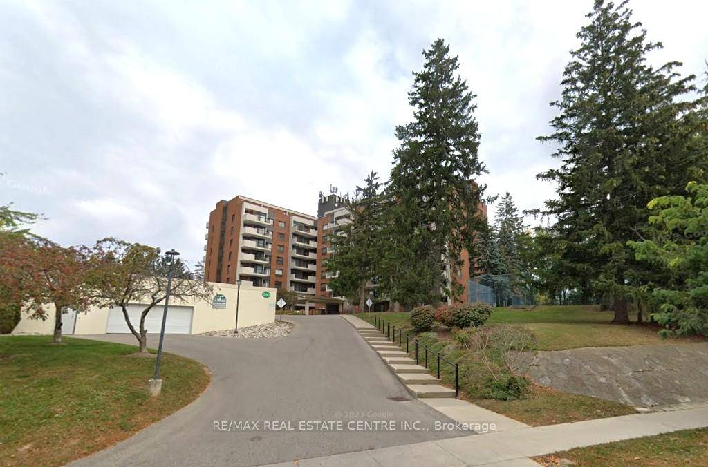 Move In Ready Condo, Newly Renovated amp ; Great Amenities !