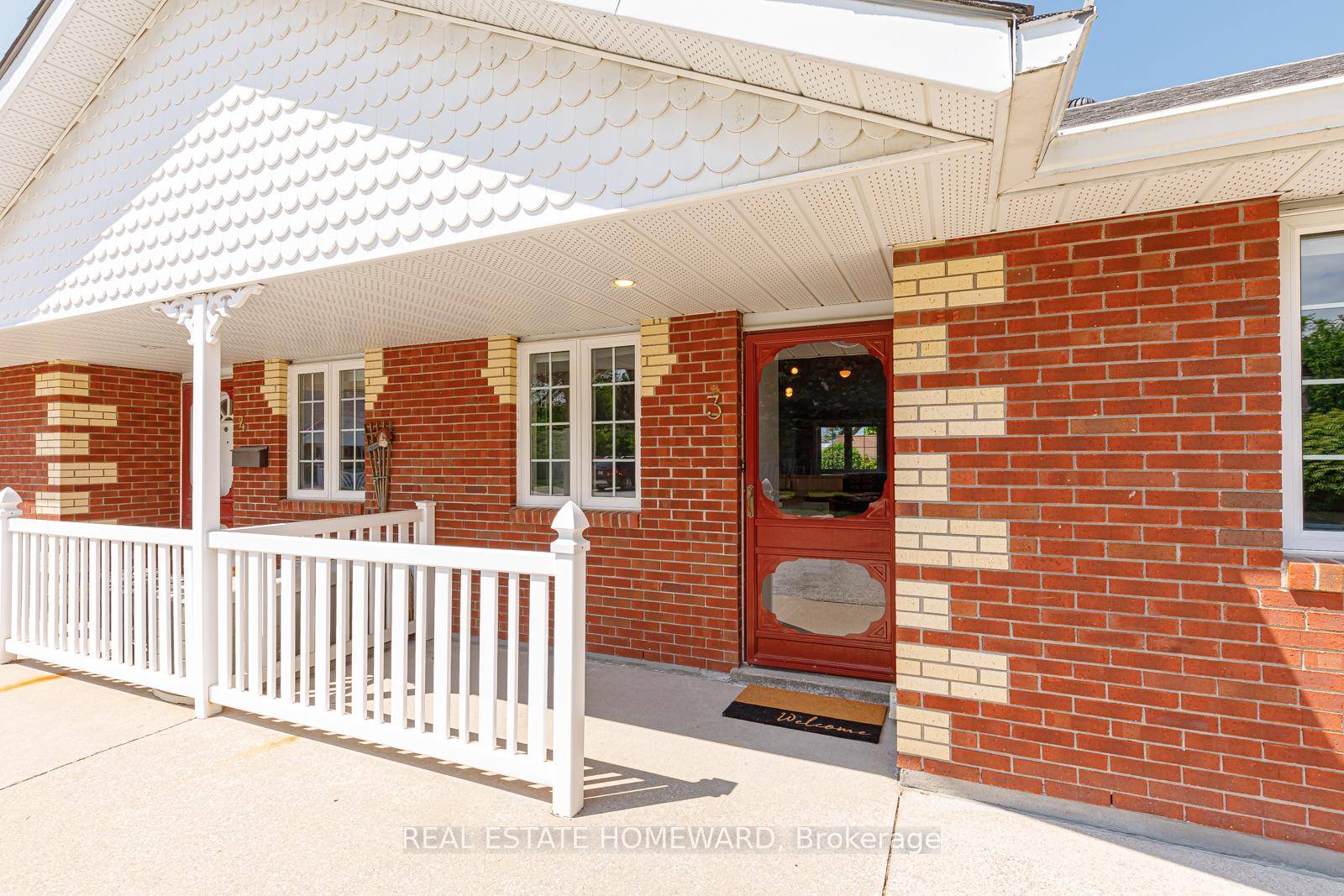 One level, two bedroom condo in the sought after community of Bates' Walk.