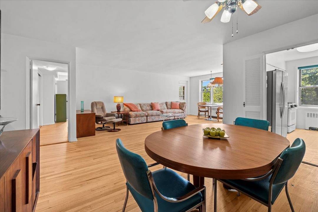 Don t miss this exceptional opportunity to own a spacious, rarely available 3 bedroom 2 bathroom corner unit in the highly sought after Bonnie House.