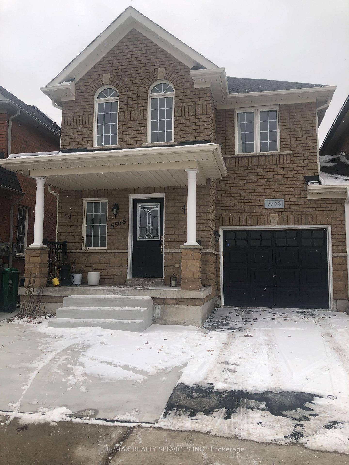 Welcome to this Beautiful bright amp ; Spacious Professionally Finished Basement With Separate Entrance in High Demand Churchill Meadows, Living Area amp ; Kitchen With 1 Good Size Bed Rooms ...