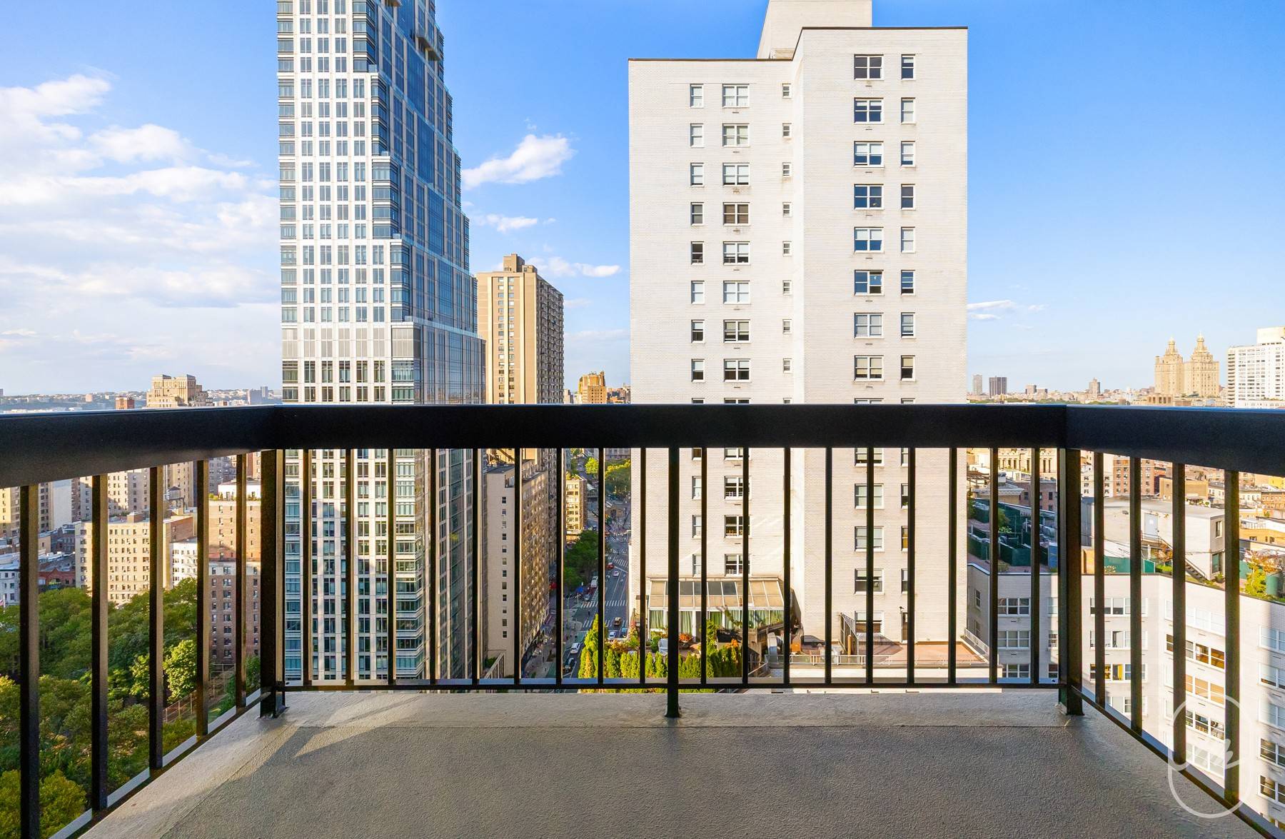 Tower 67 is an impressive 49 story full service rental building located at 145 West 67th Street on the Upper West Side.