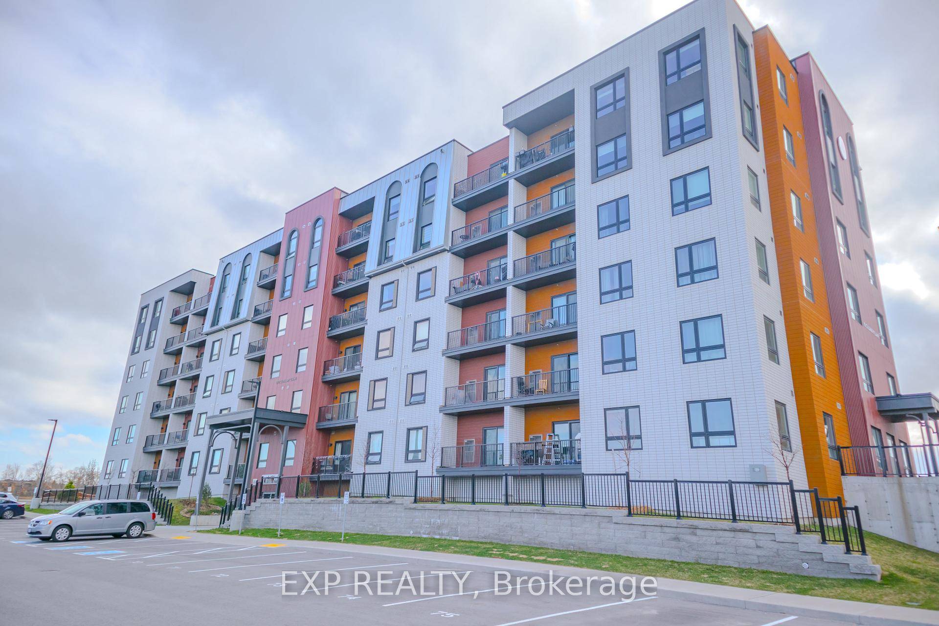 Welcome to the Most Upgraded amp ; Luxury Apartment In Condo Chili One Located In The Prime Area In Barrie.