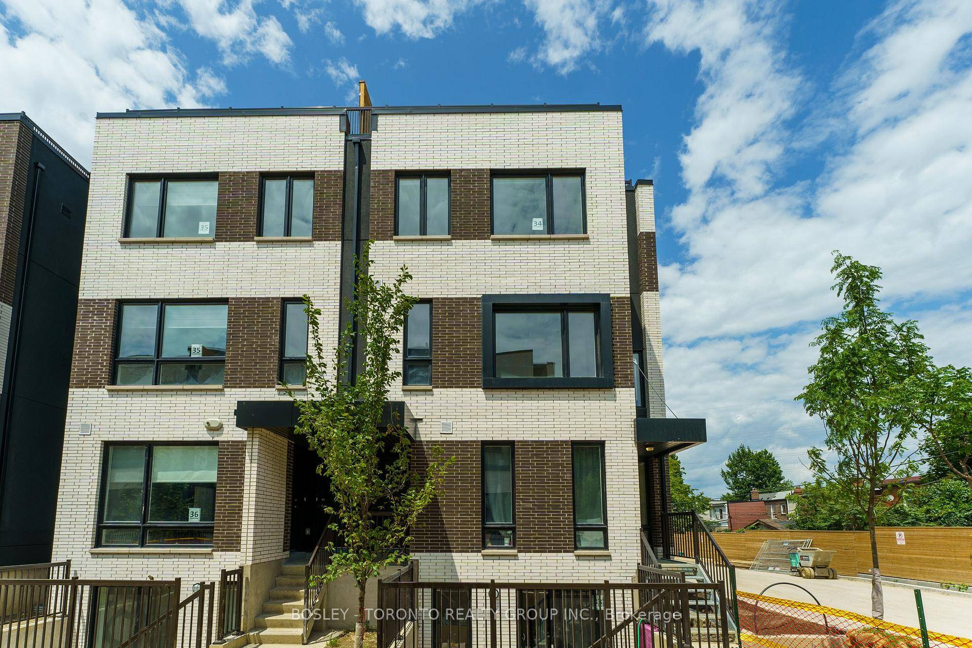 Welcome to Reunion Crossing, A Beautiful and Brand New Development Located Conveniently In The Heart Of The West End, With Access To The Junction, Stockyards And Corso Italia.