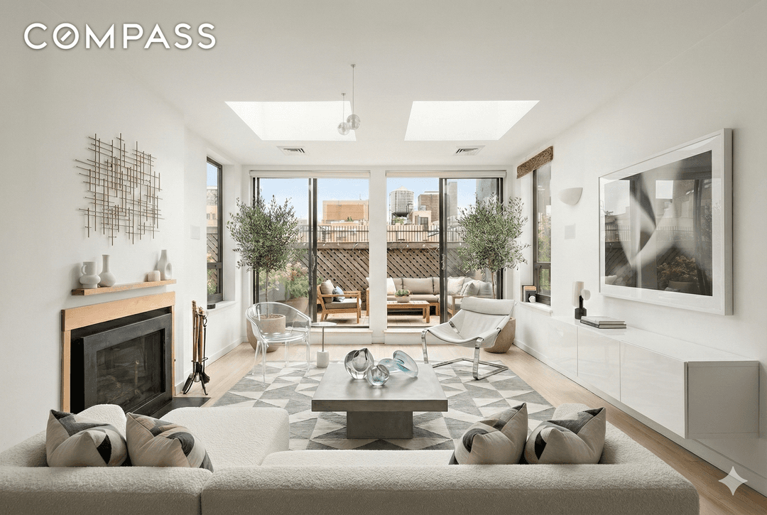 A Private Indoor Outdoor Oasis in the Sky More than a penthouse PH 6 7 at 205 W 89th St is a private retreat where indoor outdoor living defines the ...