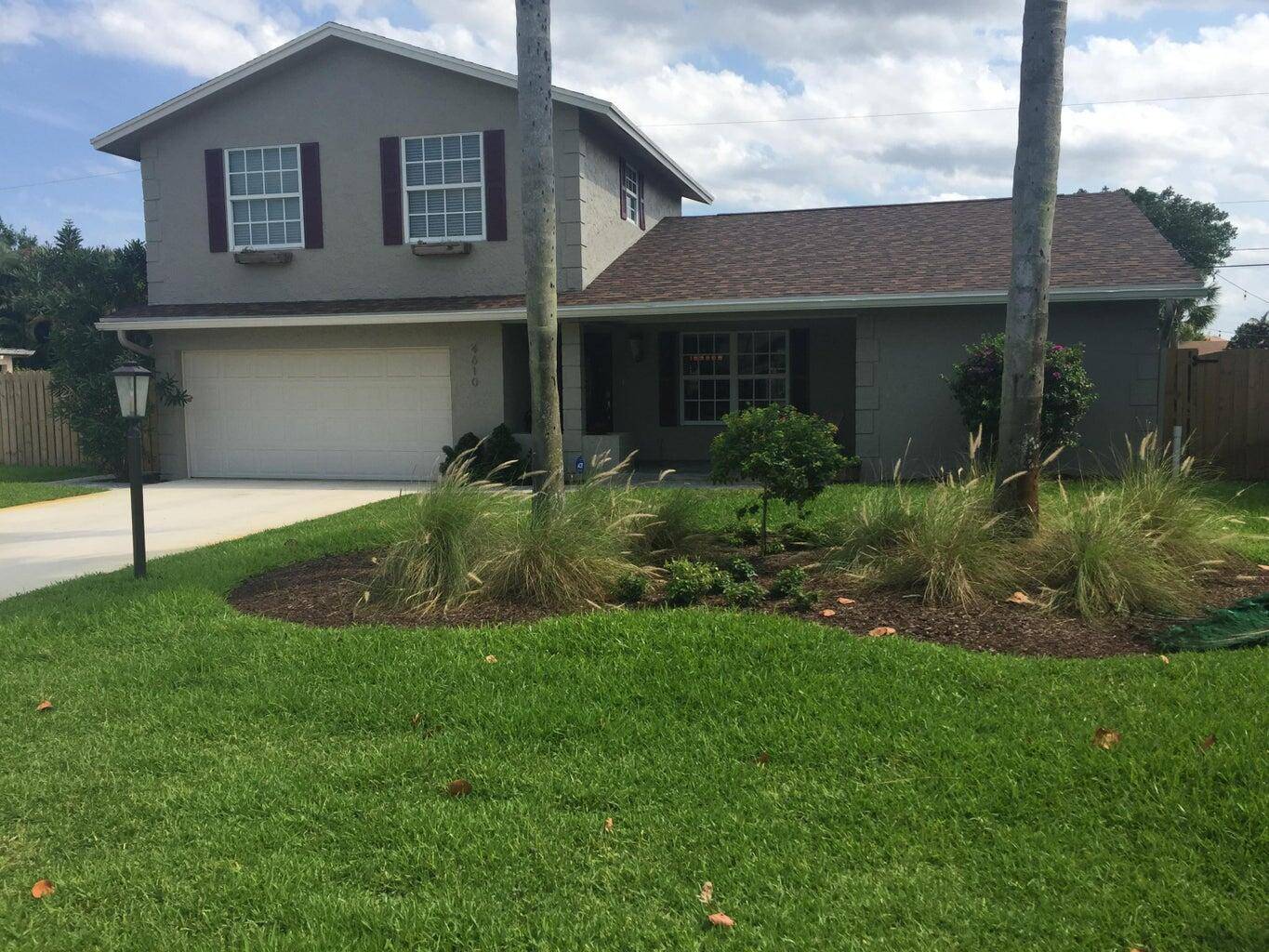New Lifestyle ! Located in the highly sought after Golf Club Estates,, this cozy home is spacious and inviting that offers the perfect blend of luxury, convenience, and tranquility.