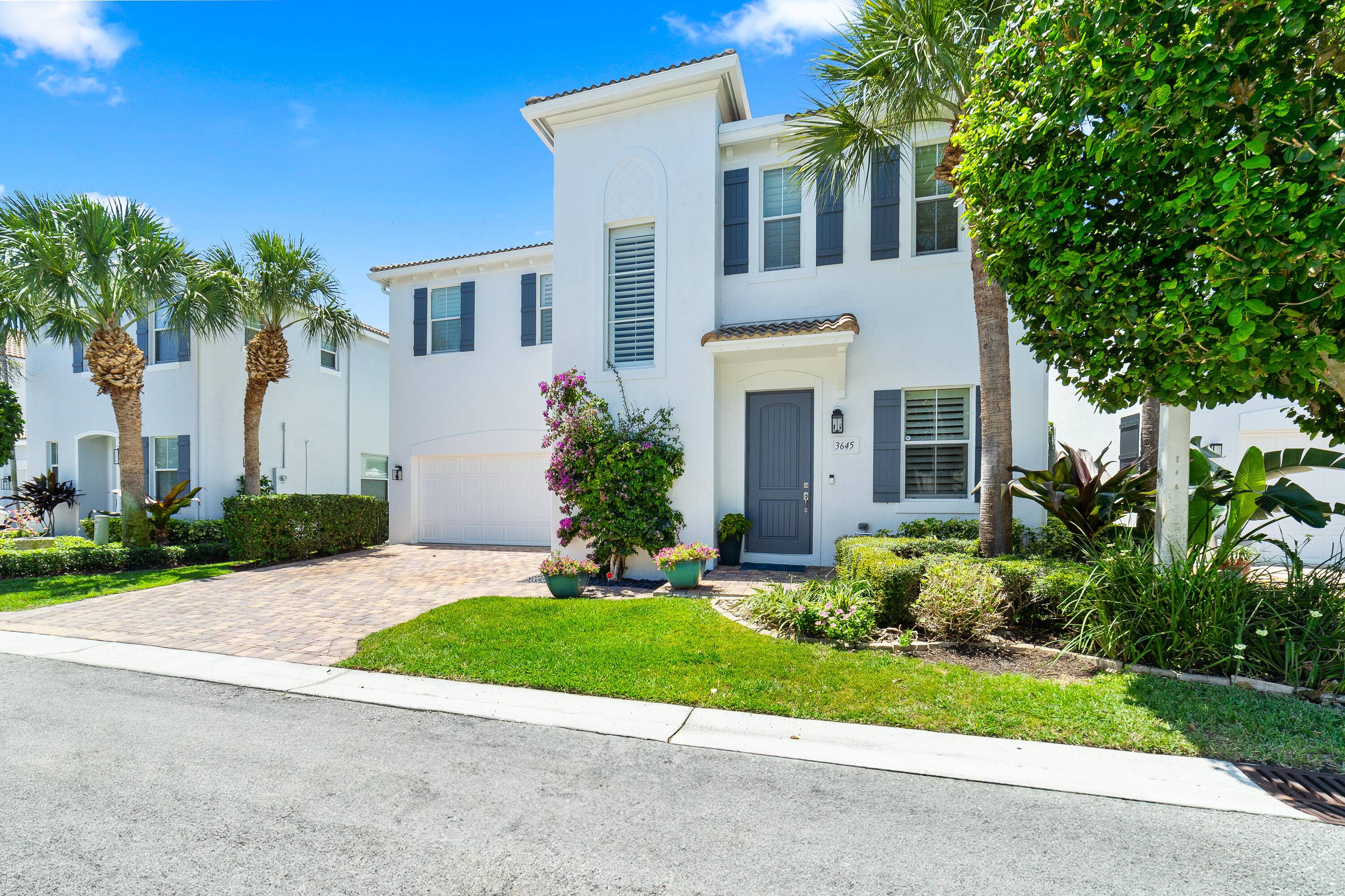 Welcome to your dream home in the desirable Heritage Club !