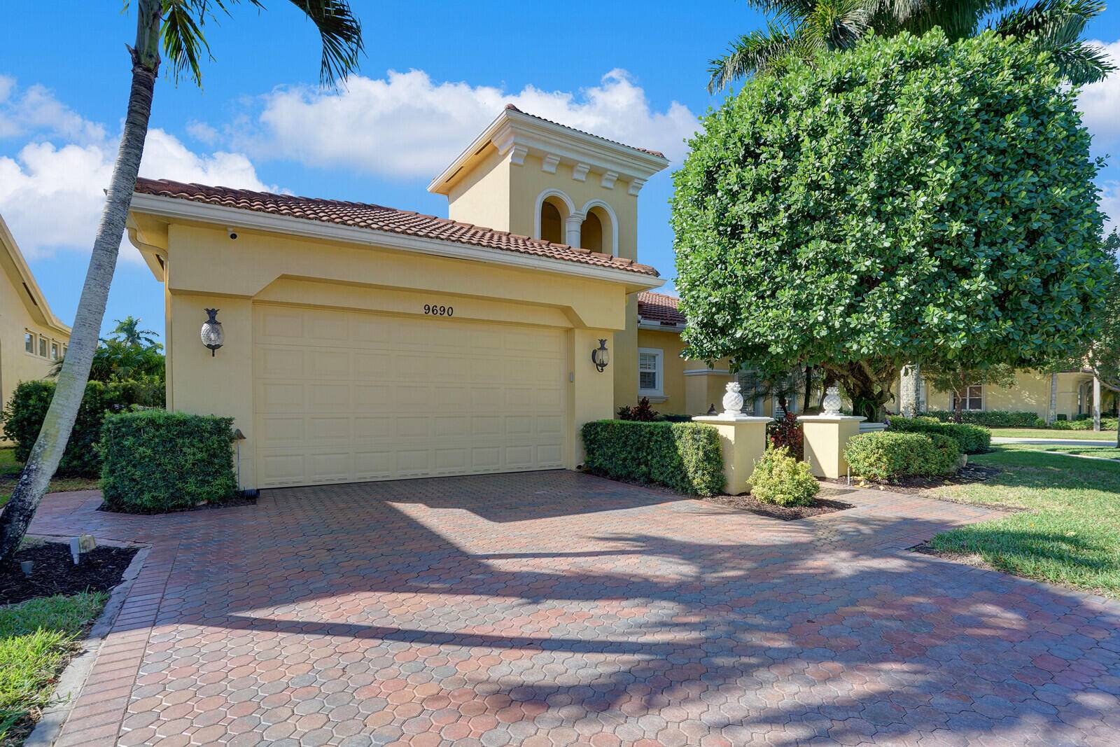 This is what you've waited for located on a quiet street this stunning waterfront Seaborn model has it all !