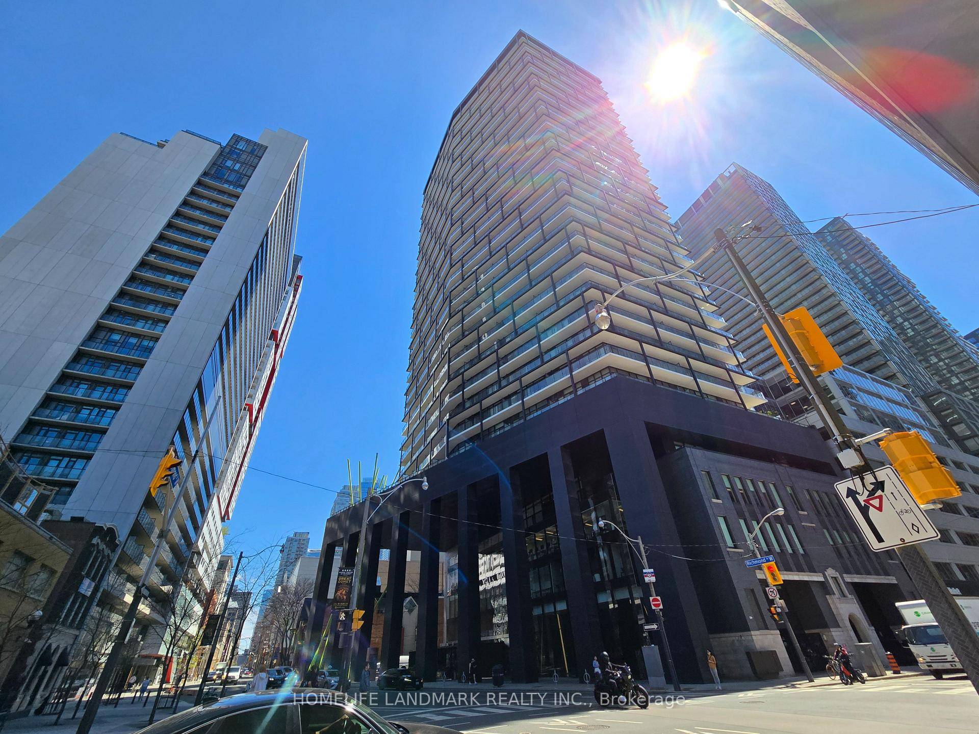 1 Bedroom With Excellent South View From 26th Floor, Located Right In The Heart Of Entertainment amp ; Financial Districts, 100 100 Transit amp ; Walk Scores, Modern High End ...