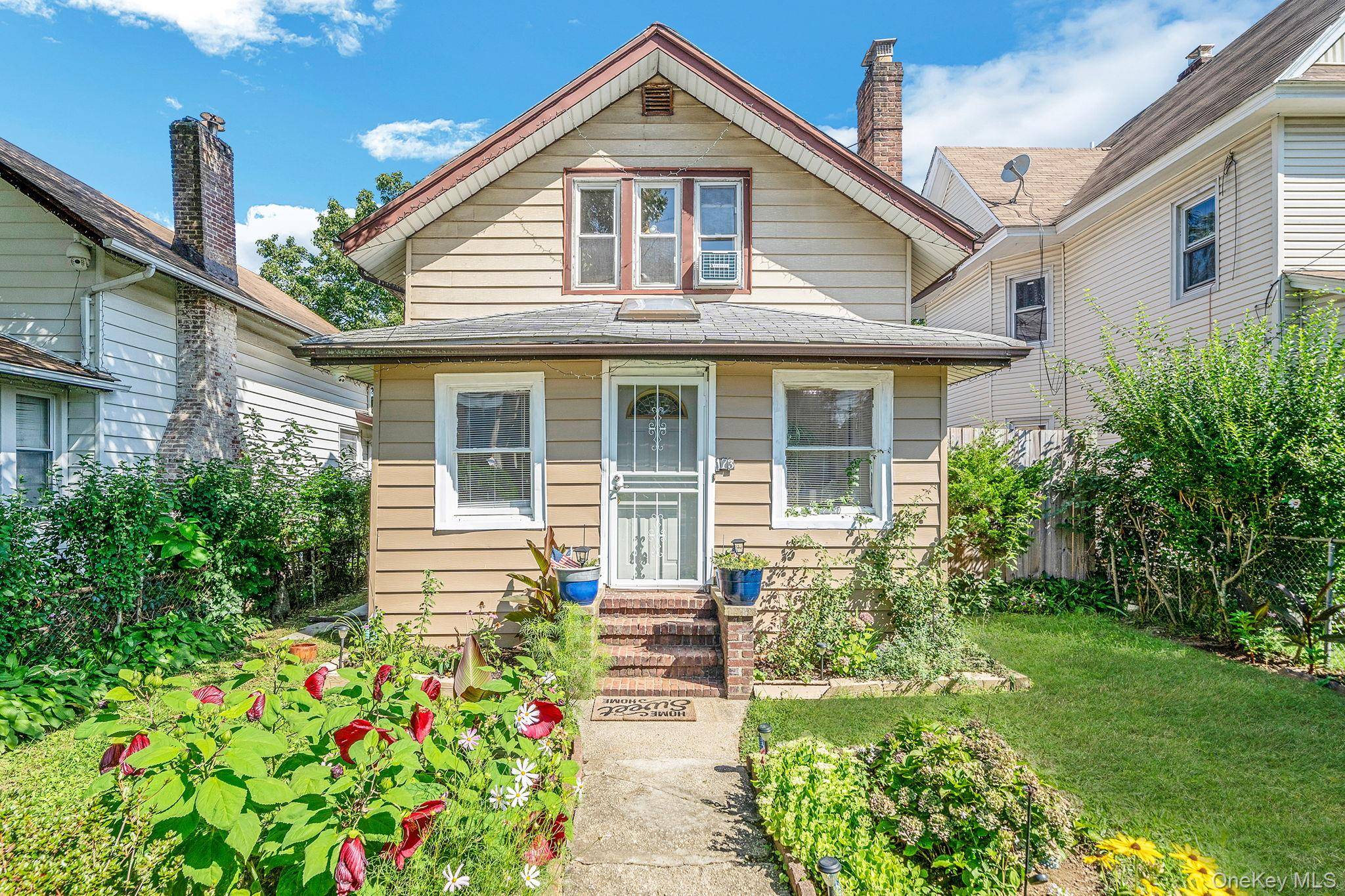 Welcome to 173 E Seaman Avenue, Freeport !