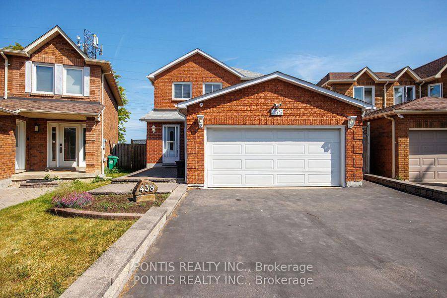 ELEGANT FAMILY RESIDENCE ON A QUIET COURT PRIME MISSISSAUGA LOCATION.