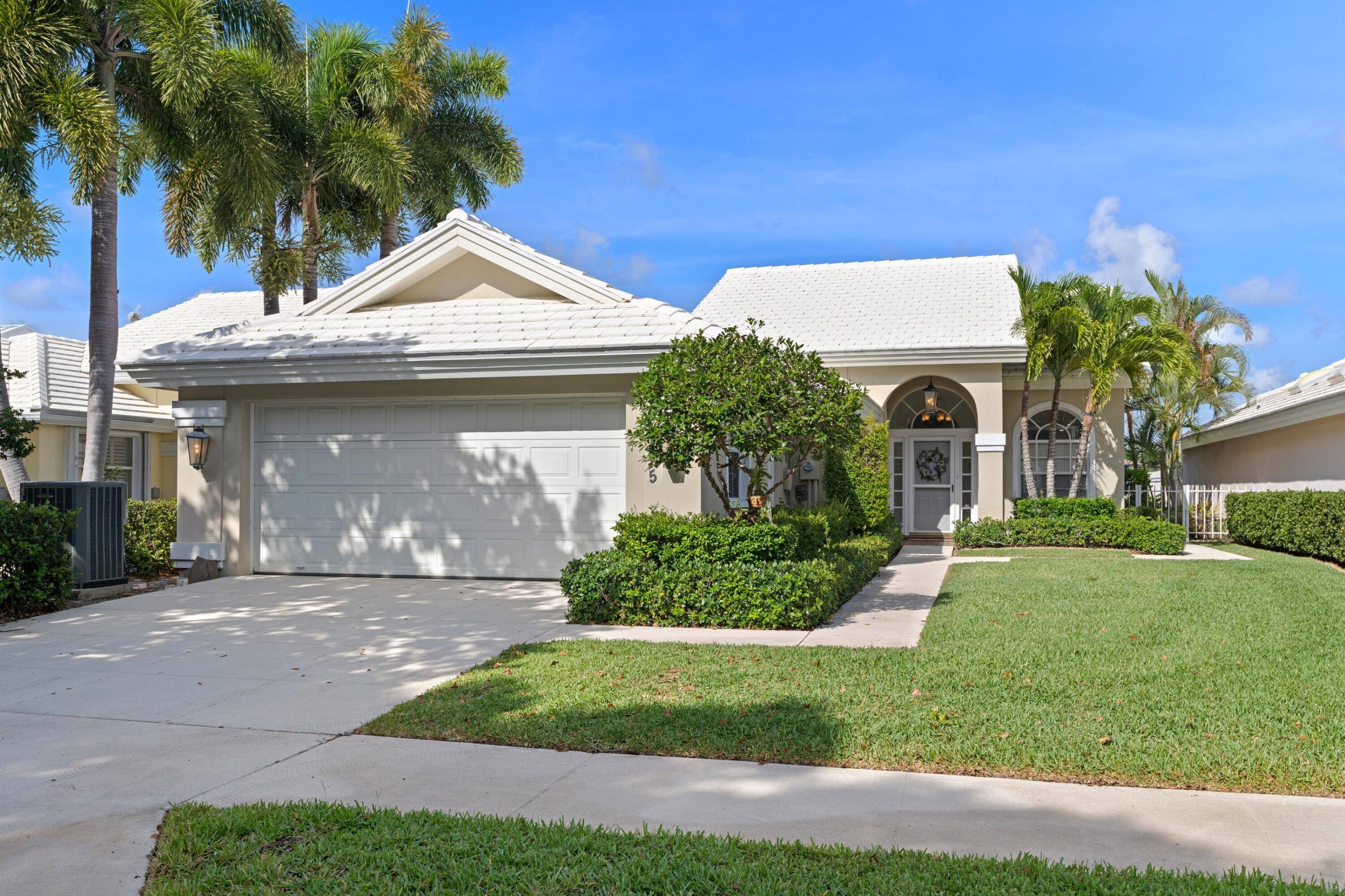 Bear Island 3 bedroom floor plan, with vaulted ceilings, and extended family room.