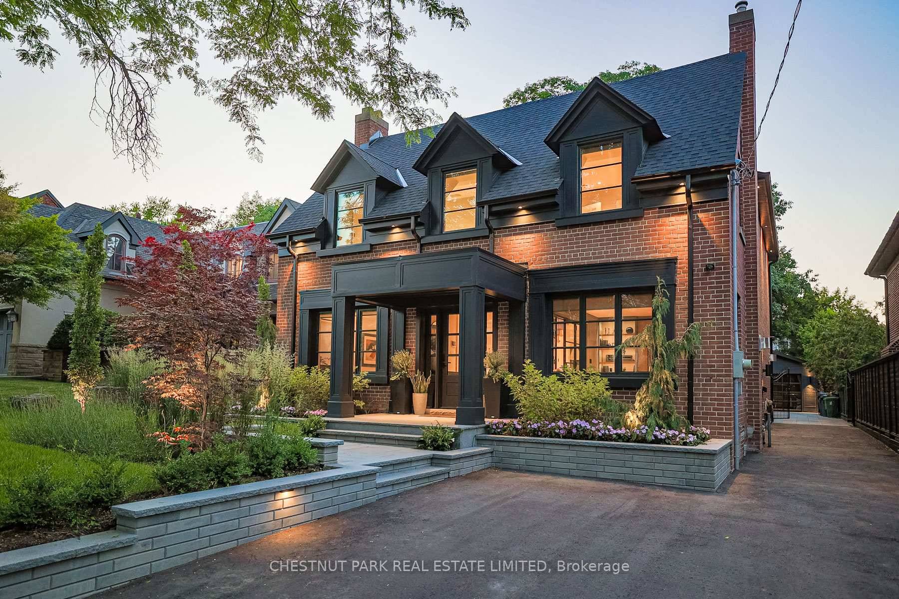 Welcome to this exquisite custom built home, perfectly located in the heart of the highly coveted Lawrence Park neighbourhood.