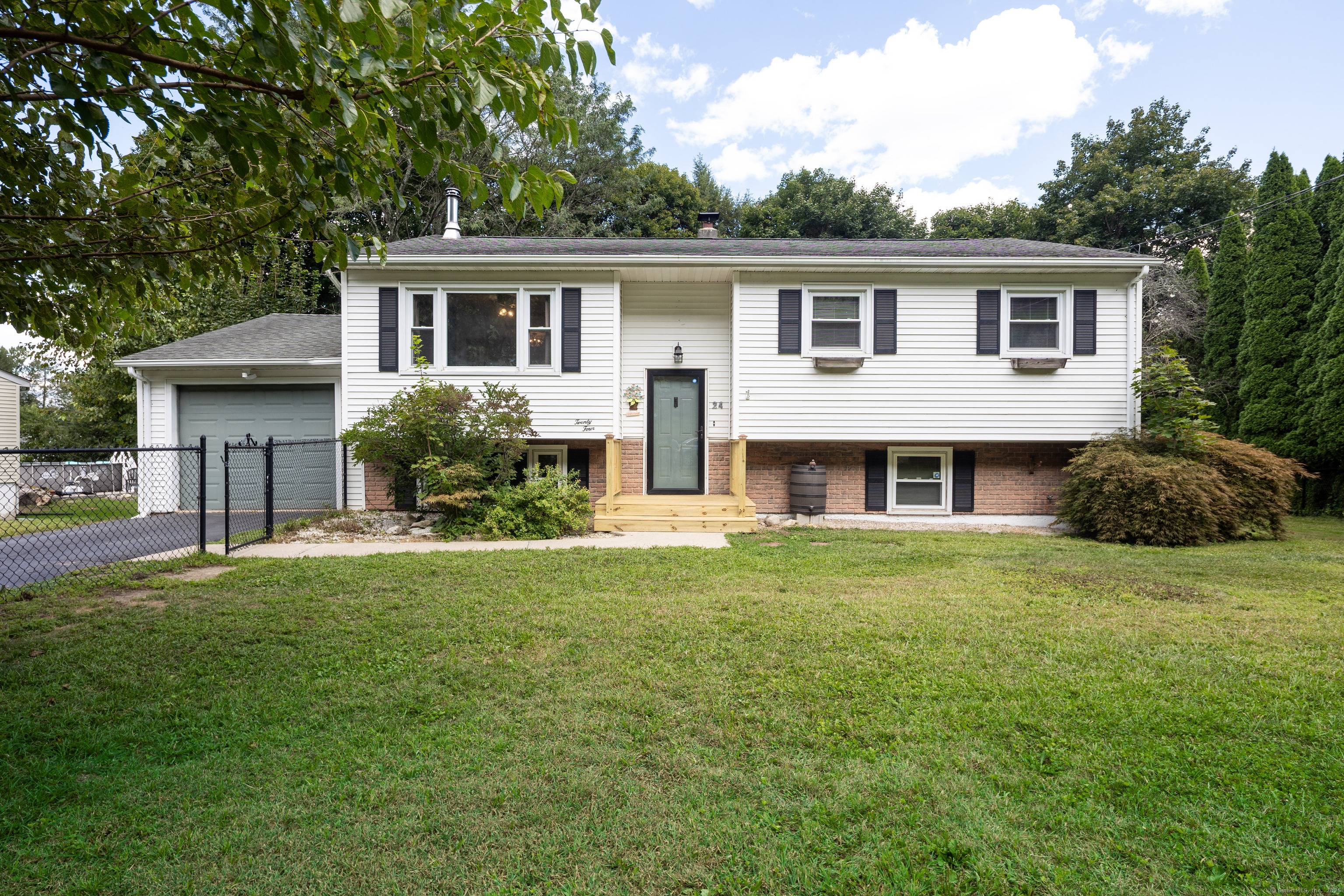 Welcome home to this stunning and updated 3 bedroom, 1.