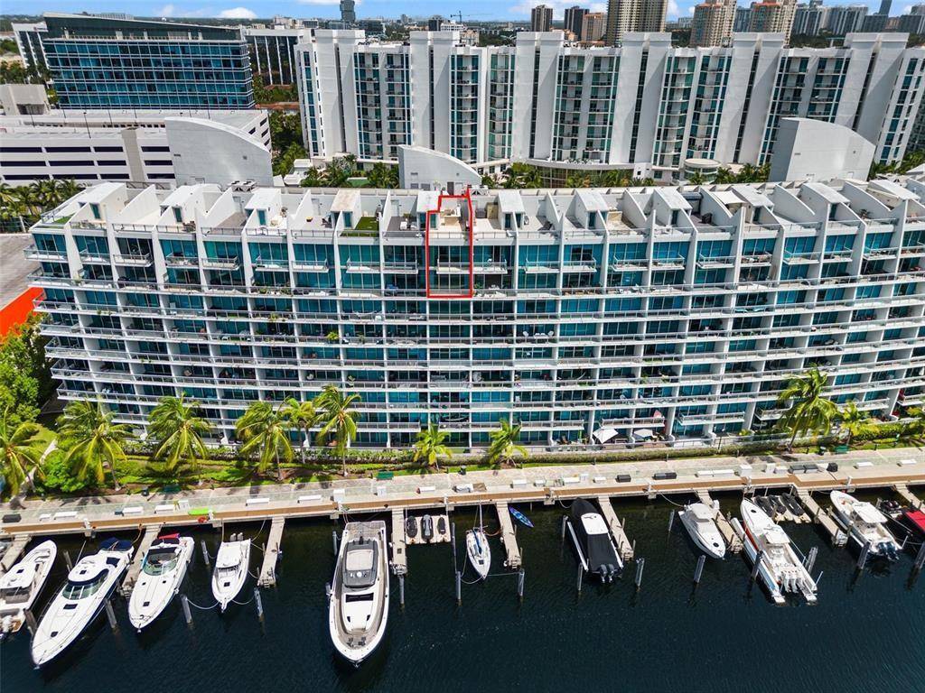 Experience resort style living in this spectacular 3 bedroom, 4 bathroom penthouse townhouse located in the heart of Aventura.