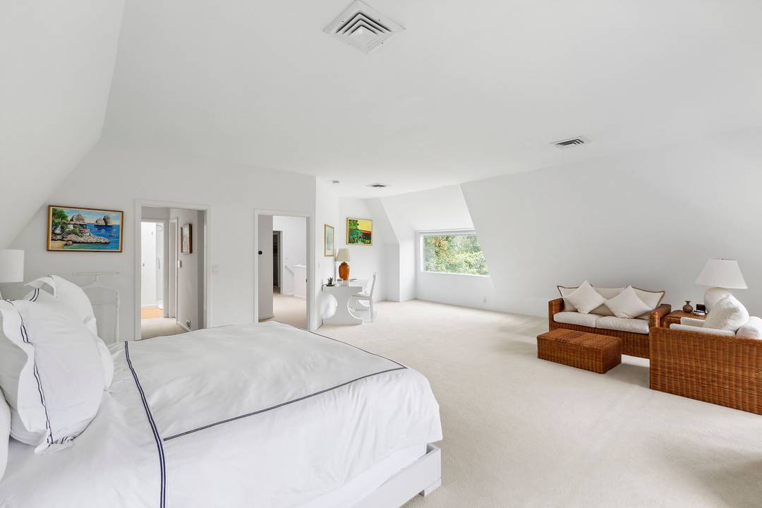 Waterfront Home in Southampton Village!