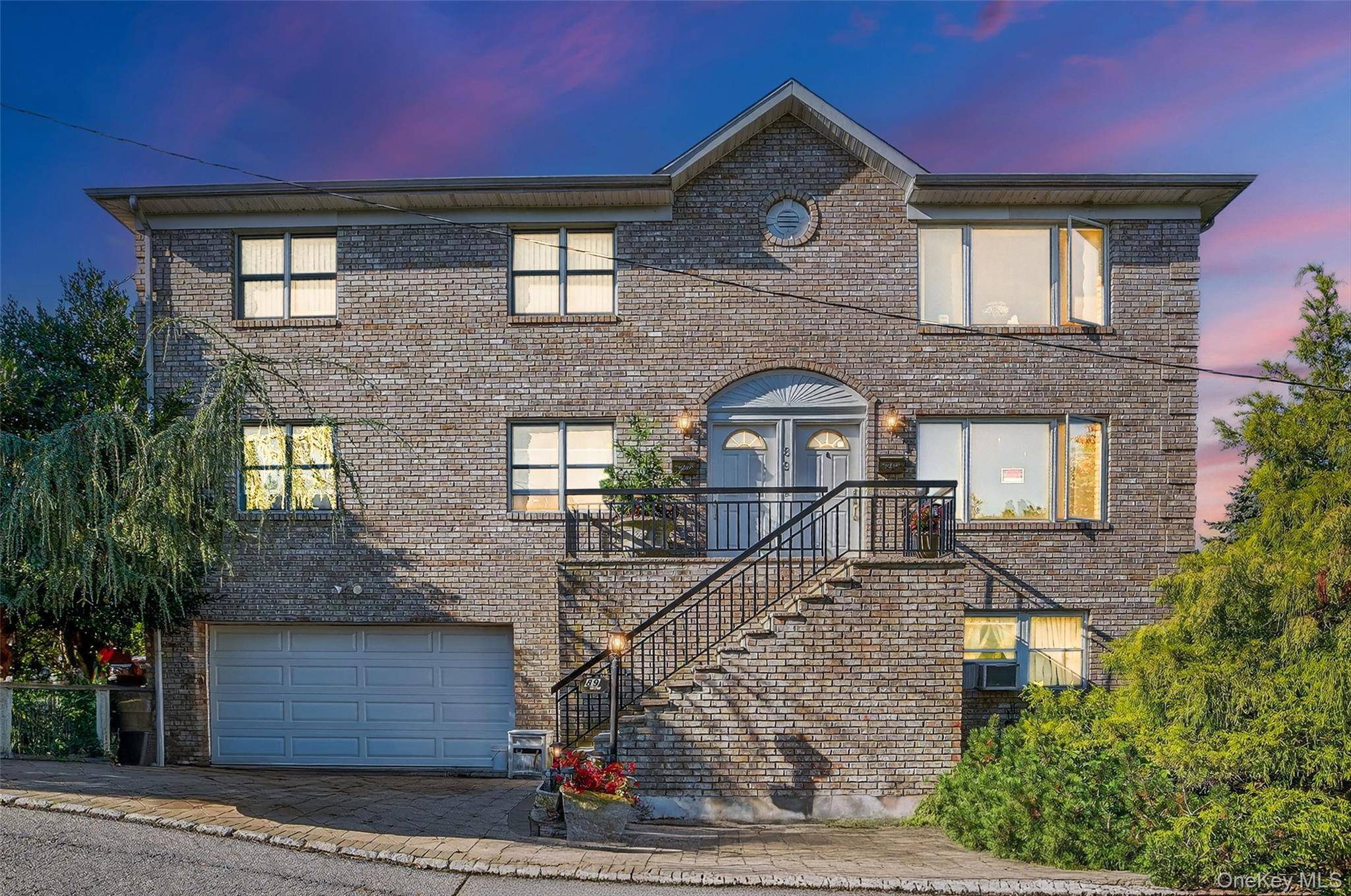 Welcome to your next home in the desirable Dunwoodie area !