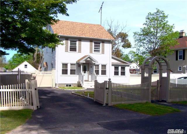 Beautiful Colonial for Rent.