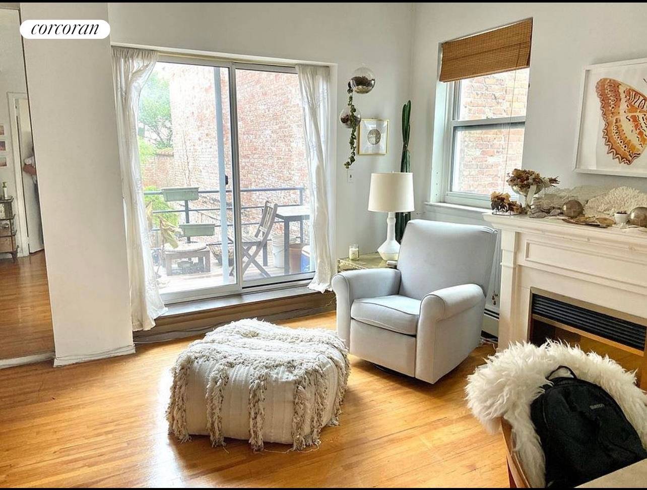 Rarely Available Skytrack loft rental, Prewar Cobble Boerum Hill Loft.