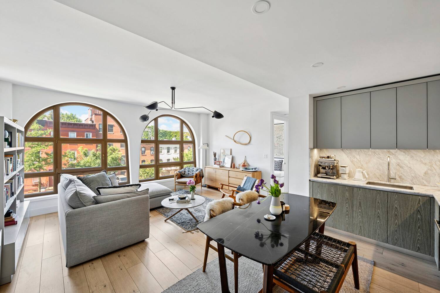Luxurious amenities, contemporary finishes, and an alluring design aesthetic await in this chic 2 bedroom, 1 bathroom condo at the sought after LUNA building in Gowanus.