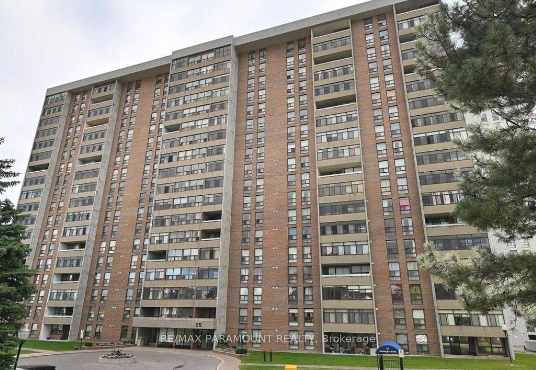 Excellent location in a well maintained building !