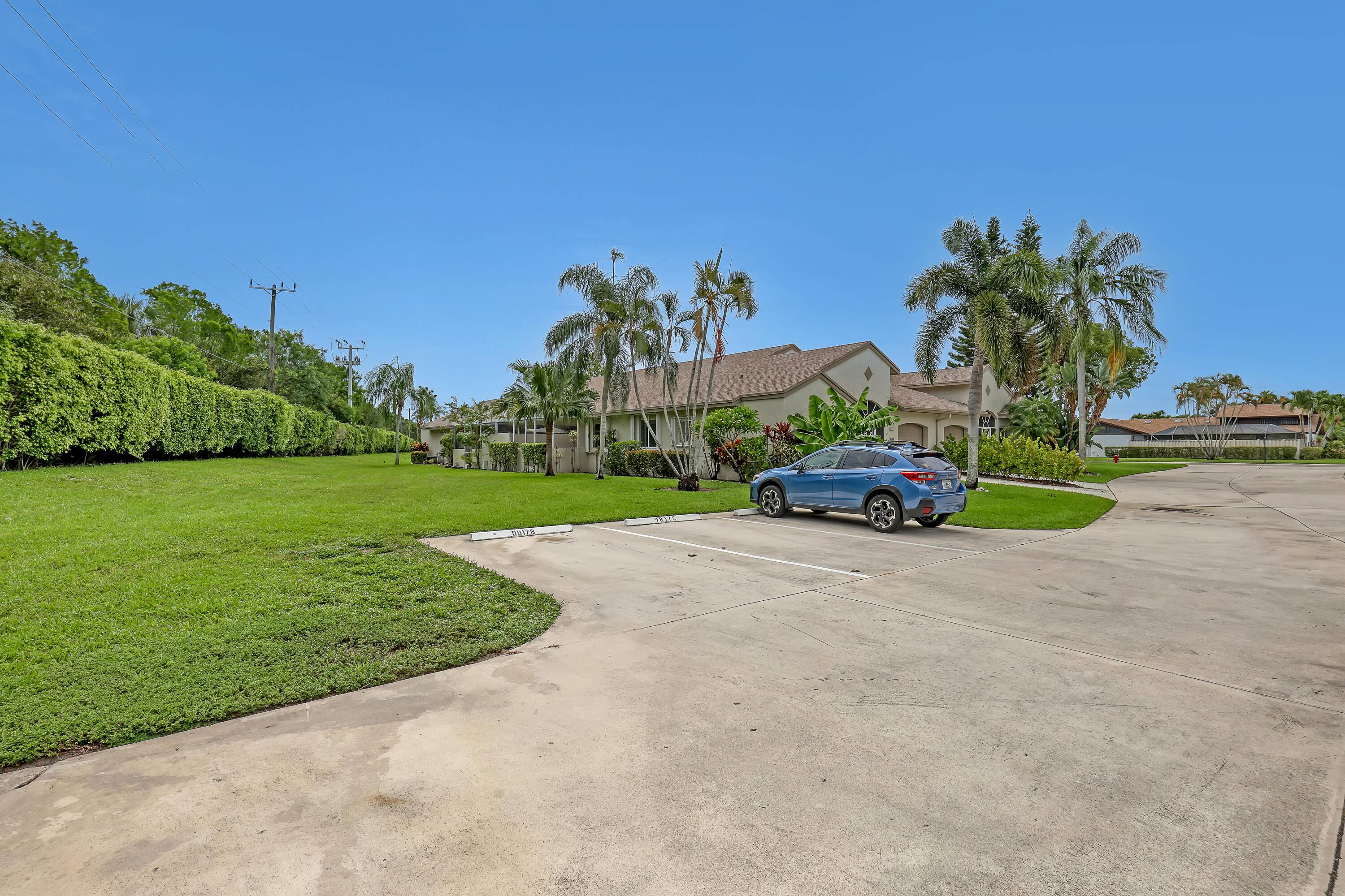You won't want to miss this beautifully updated 2 bedroom, 2 bath end unit villa with a 1 car garage in Boca Gardens !