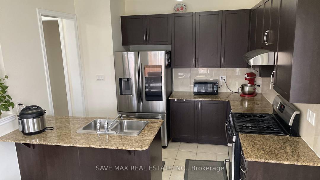 Beautiful 4 BR and 3 WR Detached house upper level is available on Lease in most demanding Credit Valley Neighborhood.