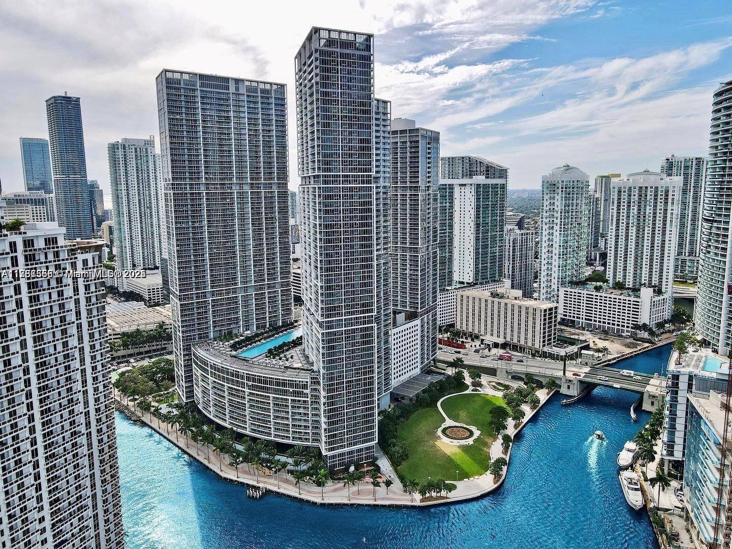 AIRBNB, no restrictions. Waterfront at Icon Brickell !
