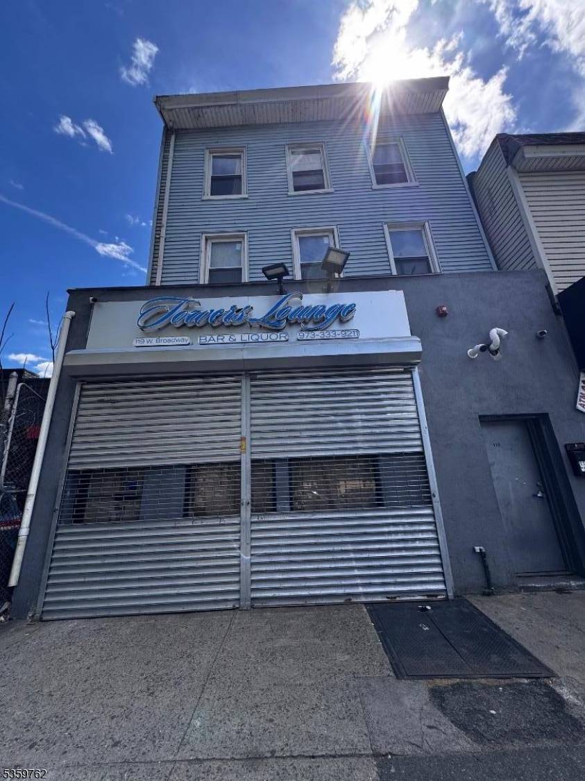 Amazing Mixed Use Investment Opportunity in the Heart of Downtown Paterson !
