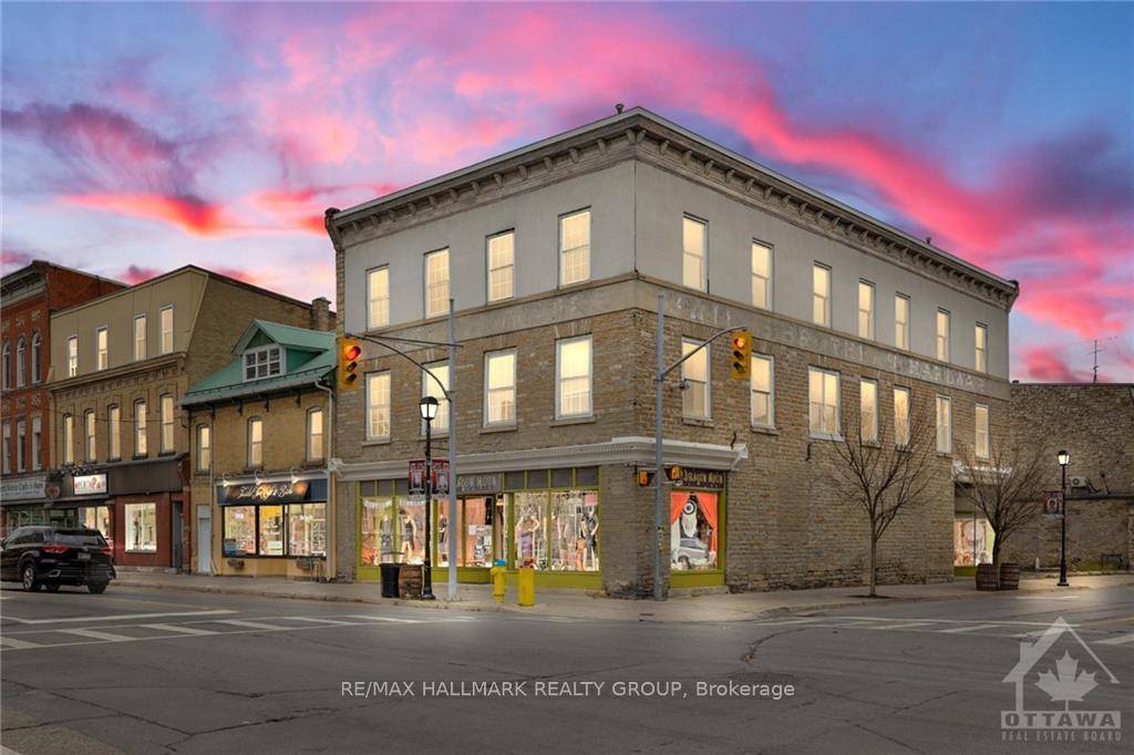 CIRCA 1880 STONE RETAIL BUILDING IN THE HEART OF ALL THE ACTIVITIES IN HISTORIC CENTRAL DOWNTOWN PERTH, HIGH VISIBILITY amp ; HIGH TRAFFIC LOCATION IN A HIGH TRAFFIC HERITAGE TOURIST ...