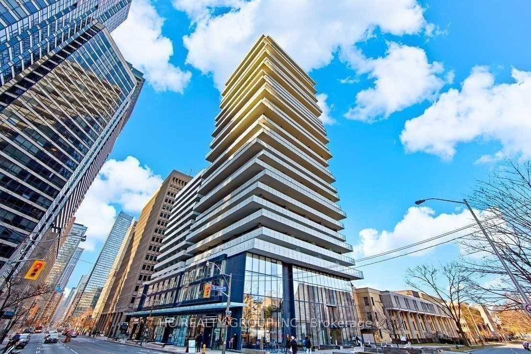 Do Not Miss Out This Bright amp ; Spacious 3 Bedrooms Den Corner Unit.