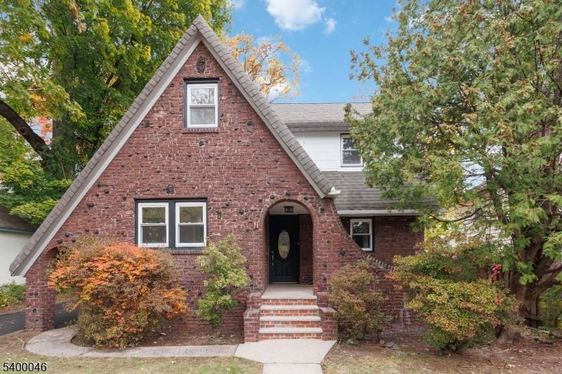 Welcome to this stunning 4 bedroom, 2.